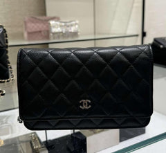 Black classic Wallet on chain