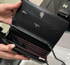 Black classic Wallet on chain