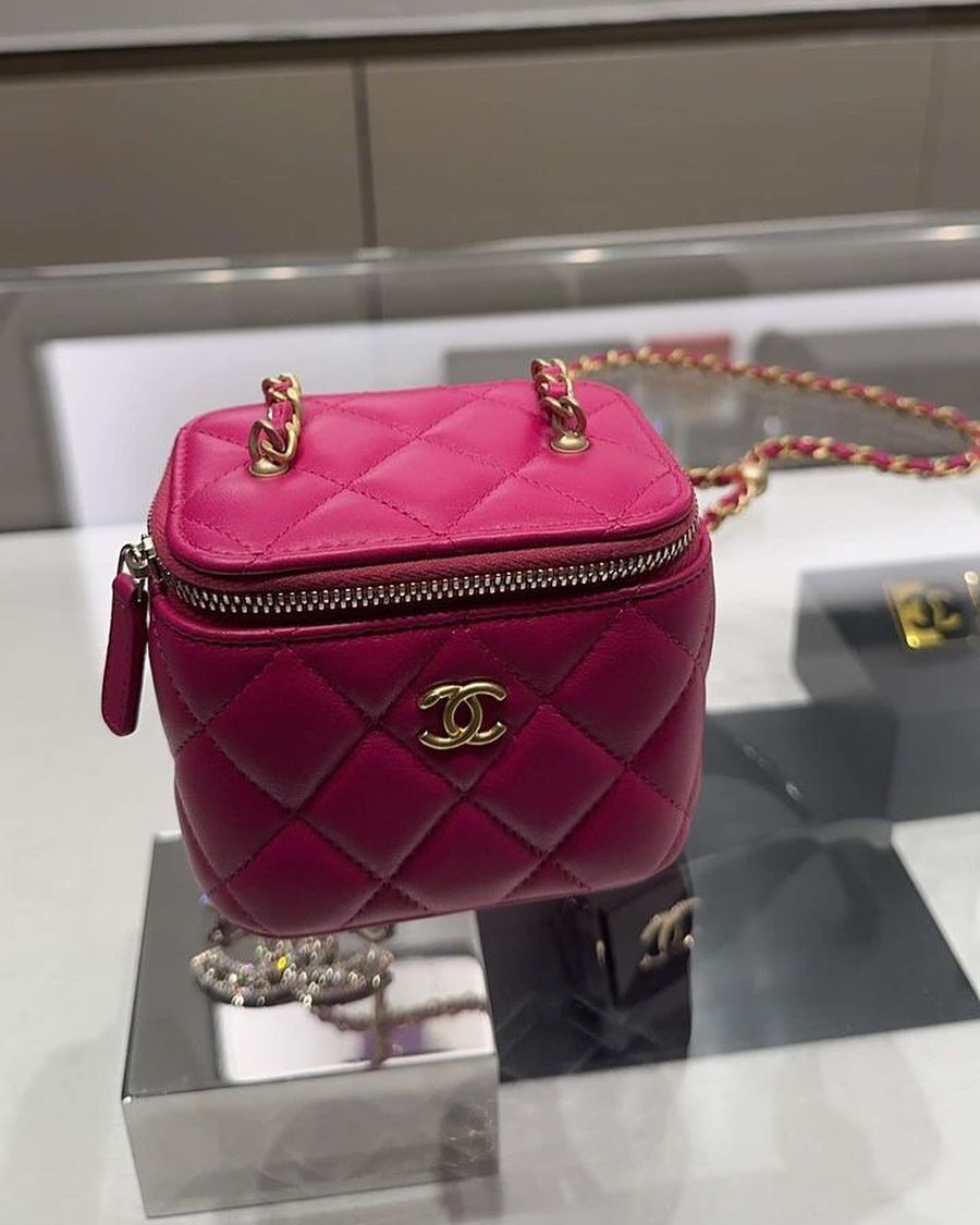 Chanel vanity small clutch with chain